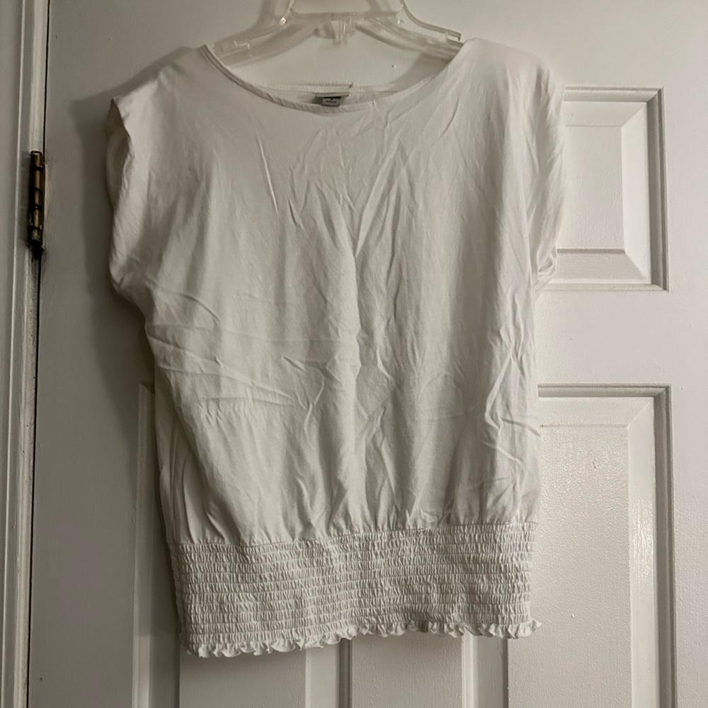 Women’s sleeveless knit top